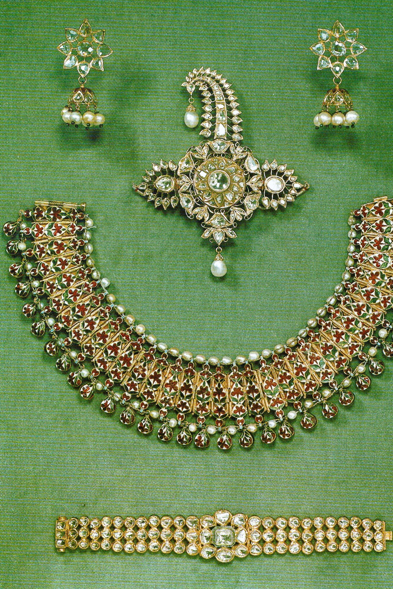 An Illustrated Dictionary of Jewelry